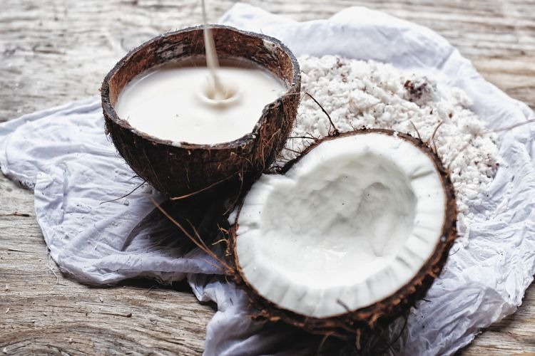 Santan Kelapa: Khasiat dan Aneka Olahan